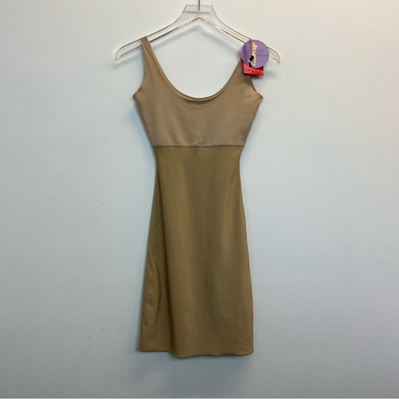 SPANX Other - Spanx NWT Full Slip Nude Small